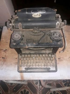 Máquina de escribir y calentadores abran metal permuto por