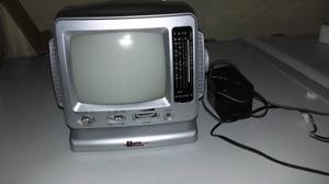 Televisor - Radio Portátil Home Mate 5.5"