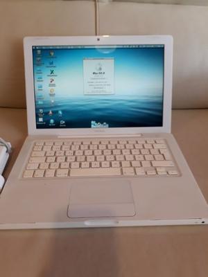 VENDO MACBOOK  BLANCA