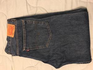 Vendo tres jean hombre LEVIS talle 36