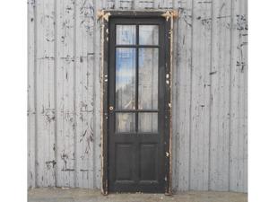 Antigua puerta de madera cedro con vidrios griegos y marco