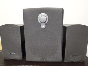 Parlantes con subwoofer 2.1 Marca Edifier r133