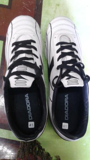 Vendo par de botines diadora n 41