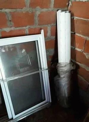 Ventana de aluminio con postillo reforzado