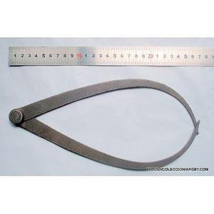 compas herramienta antigua para hierro o chapa