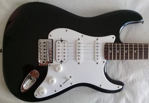 Guitarra Squier Bullet Strat HSS Indonesia