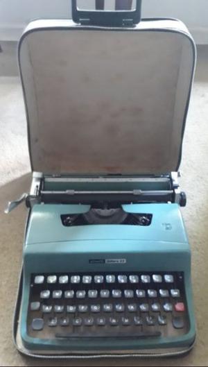 Máquina de escribir Olivetti Lettera, impecable con estuche
