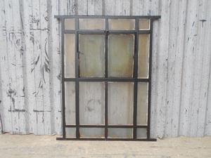 Antigua ventana tipo mampara de hierro con marco (80x113cm)
