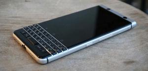 Celular black berry key one