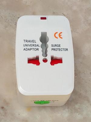 Adaptador Universal De Corriente Para Viaje + obsequio