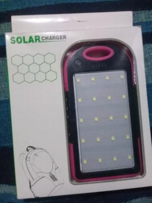 Cargador/ luz de emergencia solar portátil.