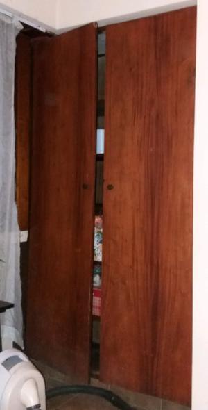LIQUIDO: Puertas de madera de placard empotrado