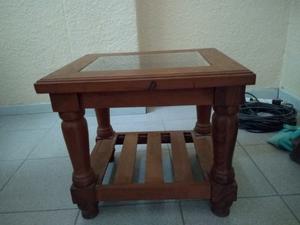 Mesa ratona de algarrobo con vidrio