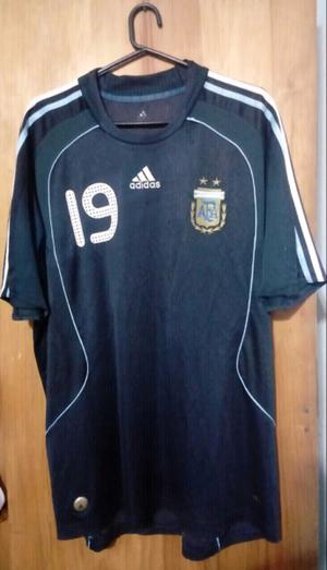 Camiseta adidas Argentina # 19 Diego Milito talle XL