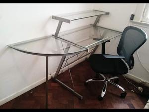 Escritorio de metal y vidrio más silla de escritorio