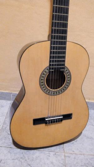 Guitarra criolla marca Rómulo García