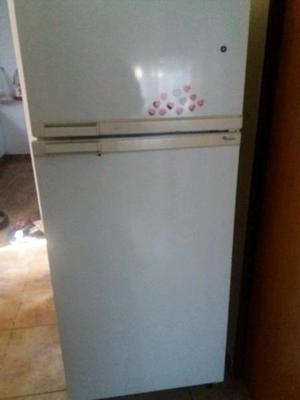 Heladera Whirlpool Tropical con Freezer