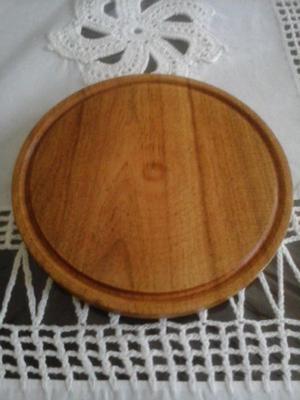 Plato de madera de Algarrobo de 24cm. Para asados o picadas.