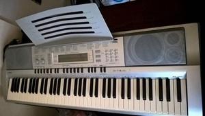 Vendo teclado casio WK- octavas, pedal incluído