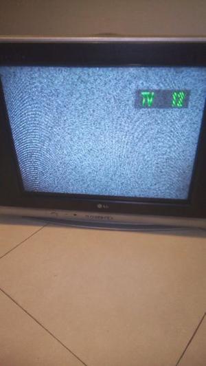 Se vende tv LG 21