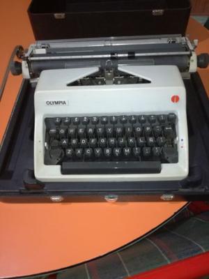 antigua maquina de escribir OLYMPIA
