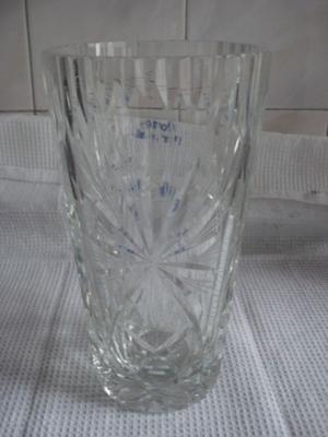 vaso de cristal 24 cms alto boca 12 cms