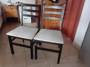 2 sillas en muy buen estado, de madera, para mesa negra o