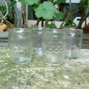 4 vasos de vidrio labrados 8.5 cm de altura