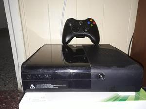 Vendo Xbox gb con 3 juegos.