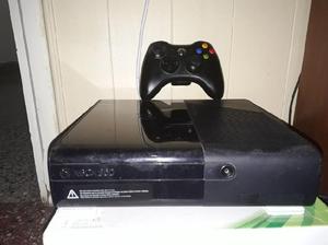 Vendo Xbox 360 4gb con 3 juegos.