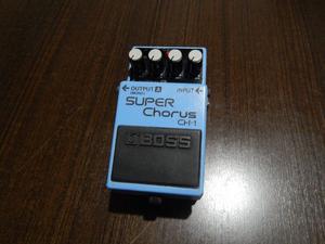 Vendo pedal Super Chorus Boss CH-1