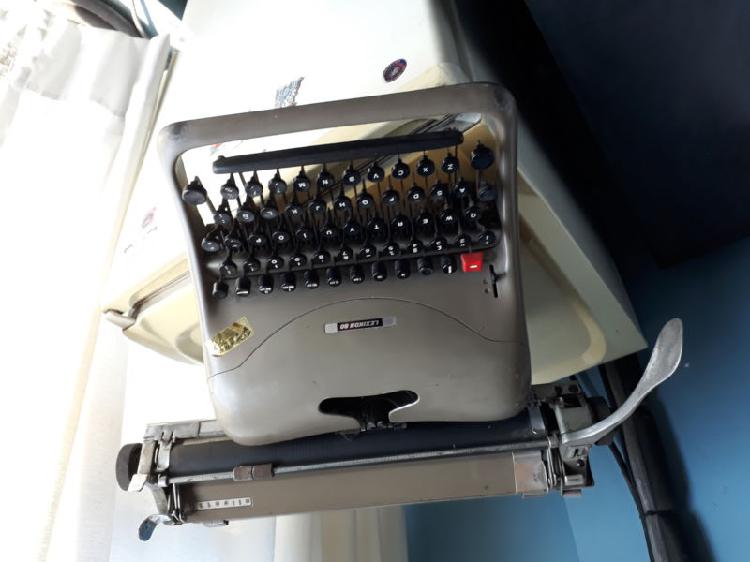 Maquina de escribir Olivetti