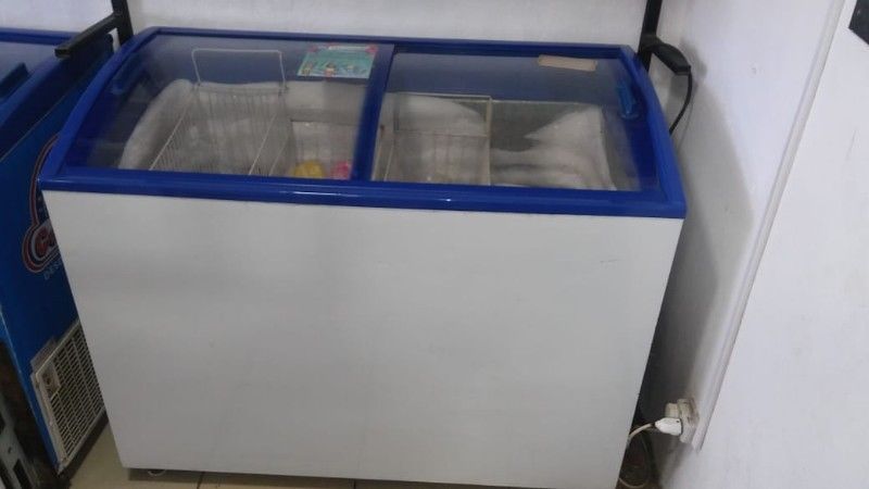 Vendo Freezer Tapa vidrio curvo Inelro FIH-350 PI