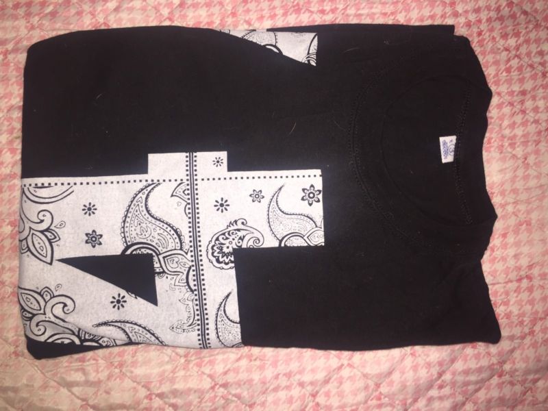 Vendo remera negra 47