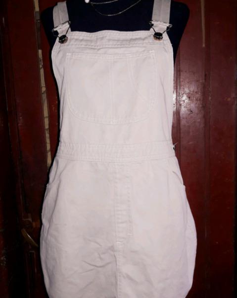 Vestido jardinero talle 40 impecable