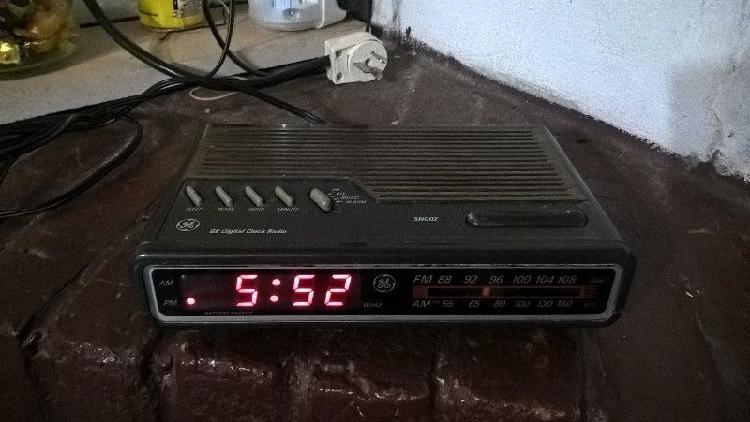 radio reloj despertador usado
