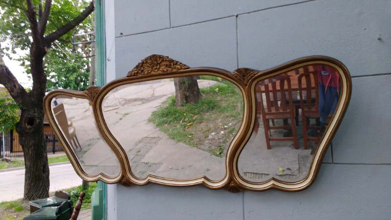 Antiguo espejo biselado estilo francés