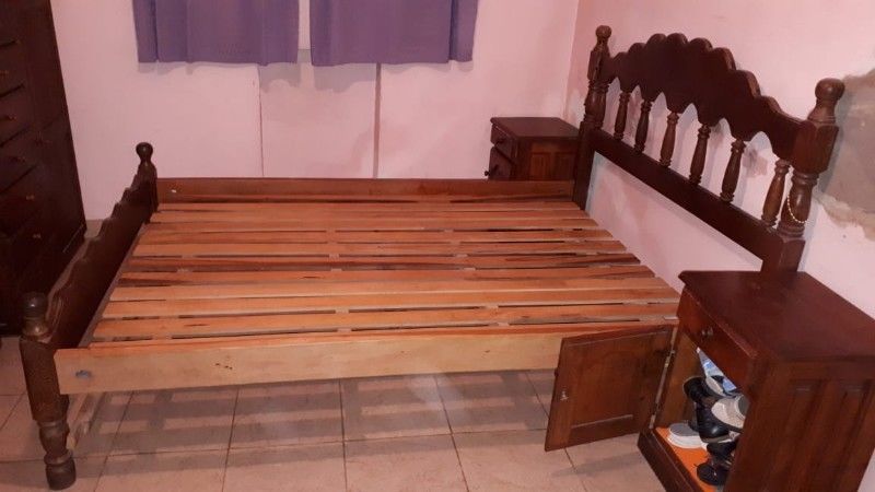 Cama de algarrobo de 2 plazas