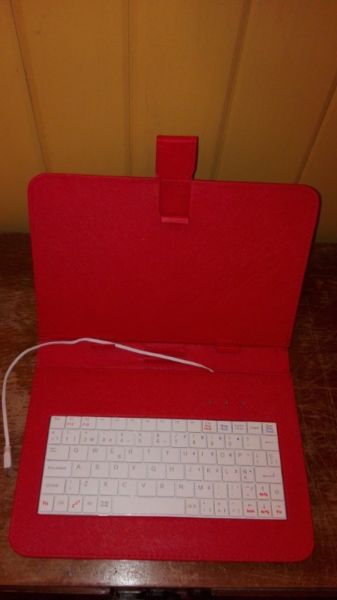 Funda y teclado Tablet 9