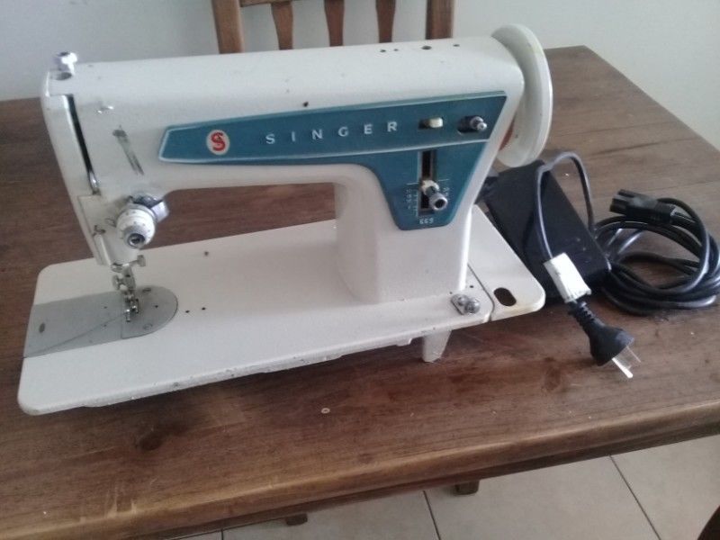 Máquina de coser Singer 669