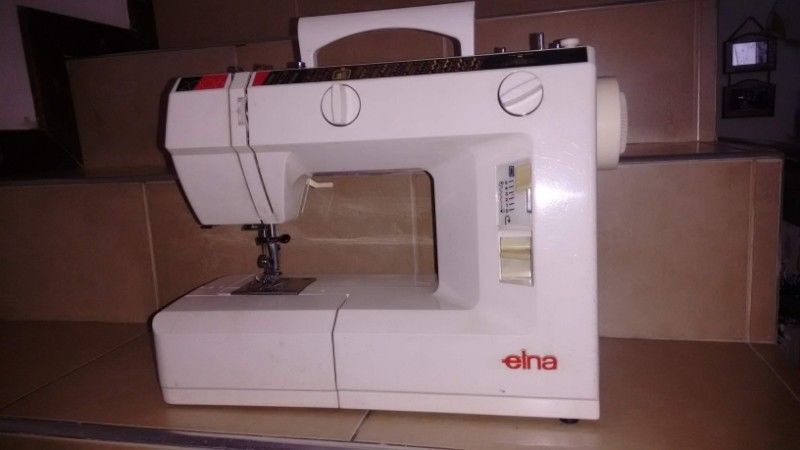 Vendo máquina de coser Elna negociable