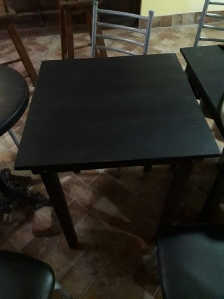 Vendo por cierre 2 Barras y 8 mesas para bar