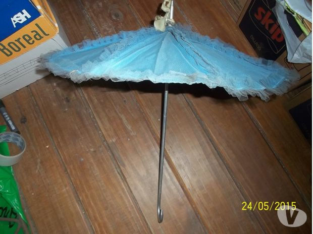Antiguo paraguas para muñeca