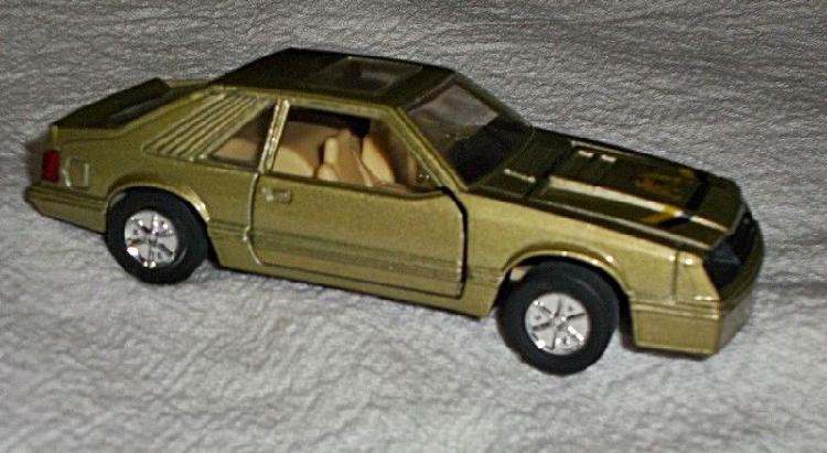 Auto a escala 1/32, Pontiac, modelo de vitrina de más de 25