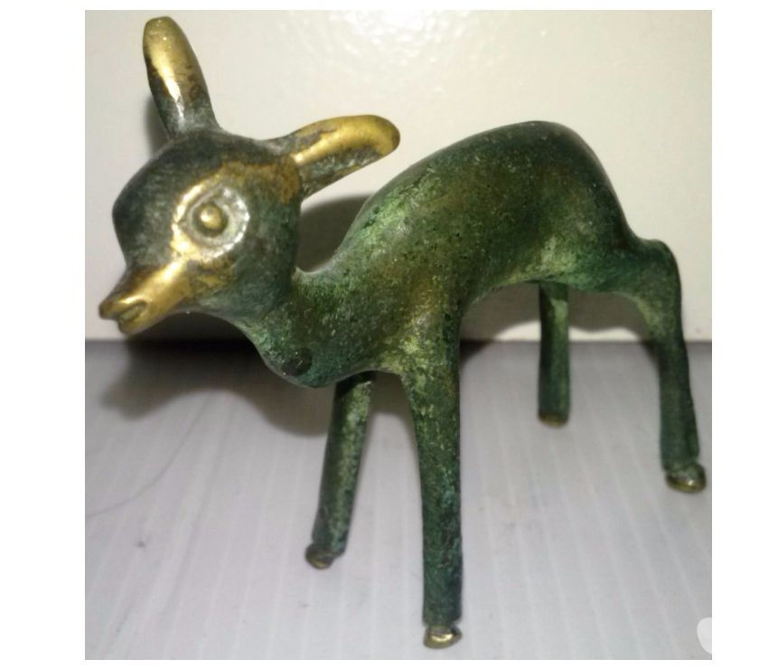 Ciervo macizo de bronce, En Miniatura