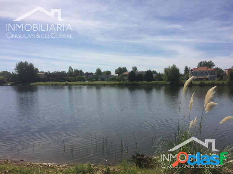 Muy buen lote a la LAGUNA Barrio San Isidro Labrador Villa