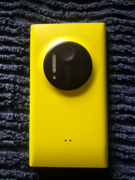 Nokia LUMIA 