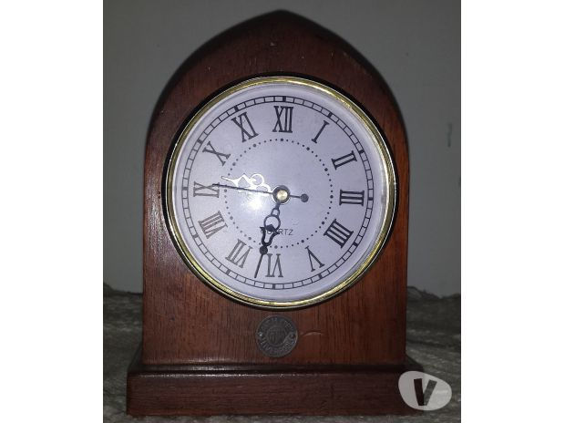 RELOJ CAPILLA ANTIGUO DE MESA