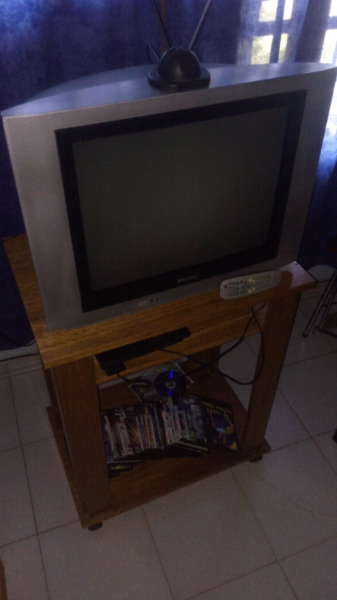 Tv Philips+Play Station 2+Mueble