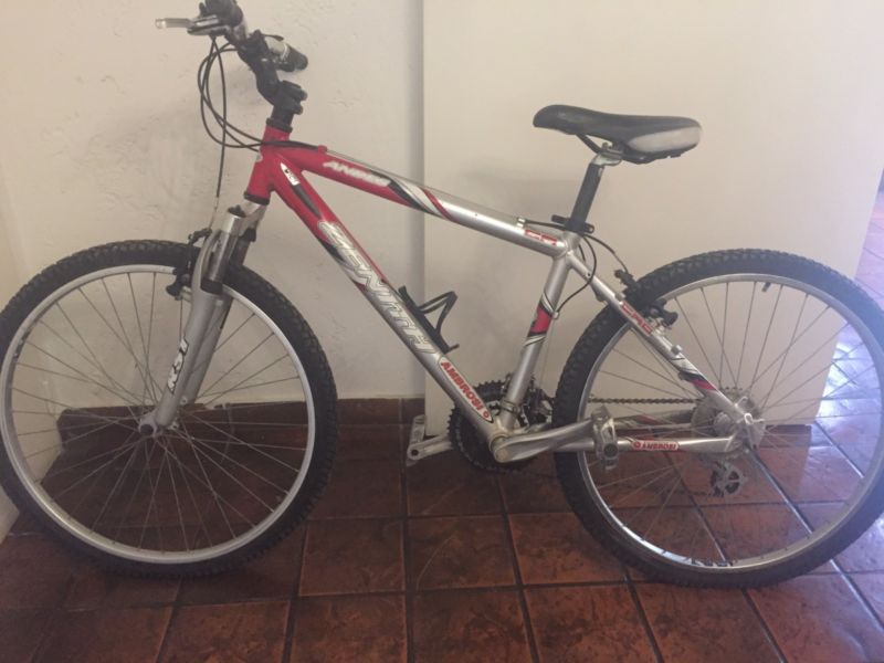 BICICLETA ZENITH RODADO 26” cubierta y pedales nuevos